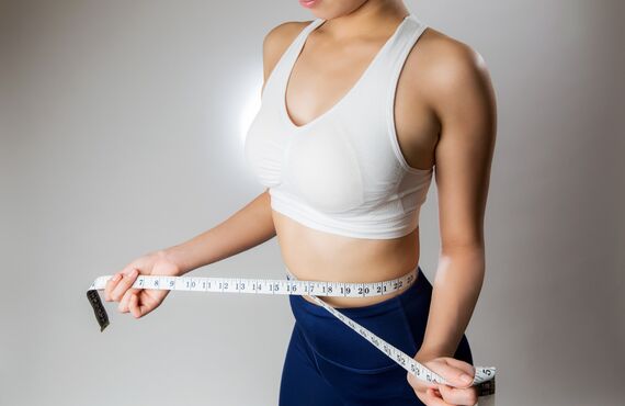 大久保にてキックボクシングの指導を受けたことでくびれができたと好評です